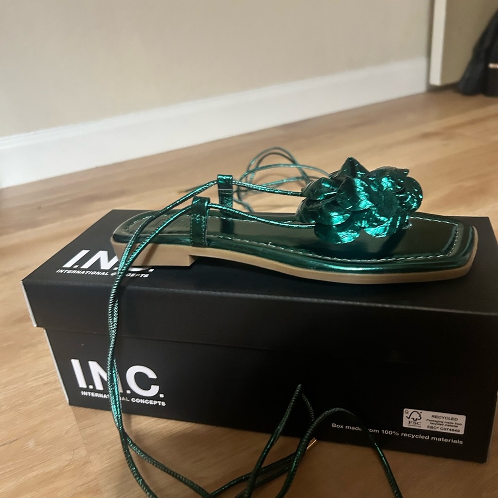 I.N.C metallic green wrap around sandal with flower detail. Sz 7 - Picture 2 of 4